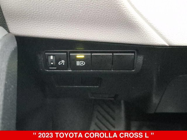 Used 2023 Toyota Corolla Cross L AWD/4WD image 19