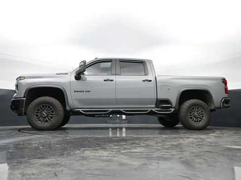 Used 2025 Chevrolet Silverado 2500 ZR2 w/ Technology Package AWD/4WD image 39