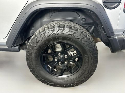 Used 2024 Jeep Wrangler Willys image 11