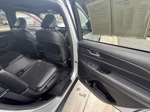 Used 2024 Jeep Grand Cherokee L Altitude image 28