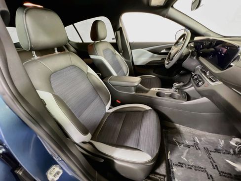Used 2024 Buick Envista Preferred w/ Advanced Safety Package FWD image 25