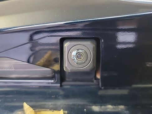 Used 2018 Toyota RAV4 XLE w/ Plus Extra Value Package AWD/4WD image 8