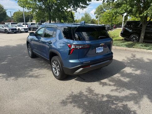 Used 2025 Chevrolet Equinox LT w/ Safety and Technology Package FWD image 3