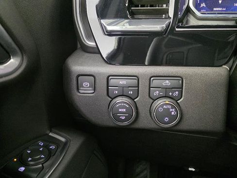 Used 2025 Chevrolet Silverado 1500 LT AWD/4WD image 43