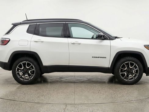 Used 2025 Jeep Compass Trailhawk AWD/4WD image 11