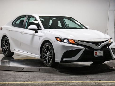 Used 2023 Toyota Camry SE FWD image 5