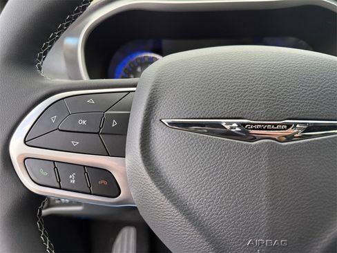 New 2026 Chrysler Pacifica Select image 25