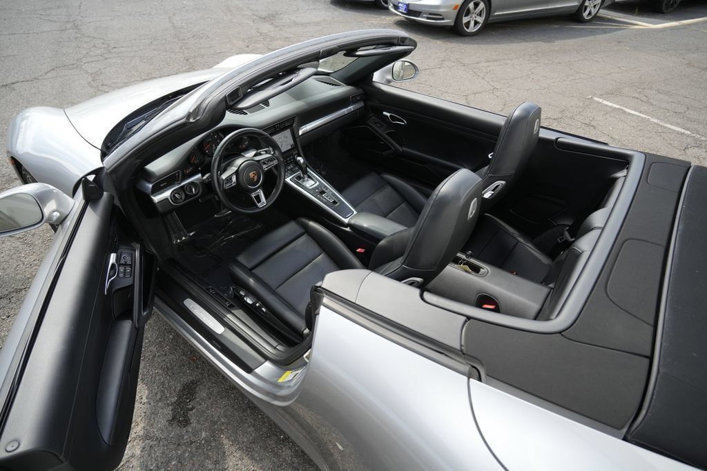 Used 2017 Porsche 911 Carrera RWD image 19