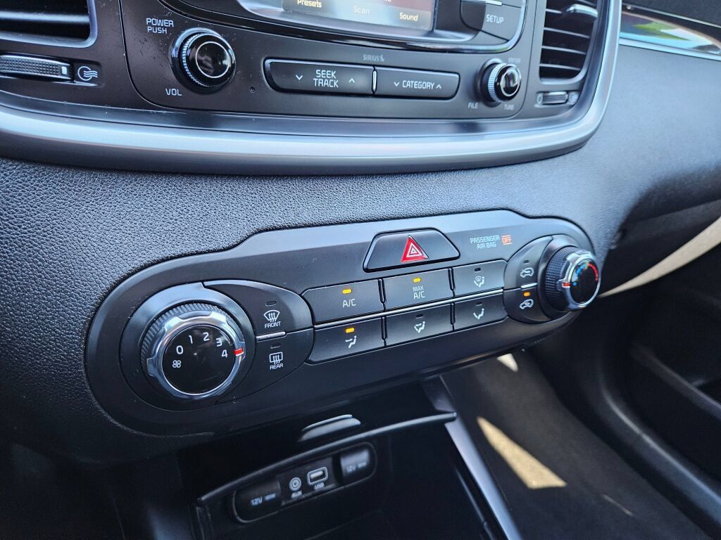 Used 2016 Kia Sorento FWD image 31