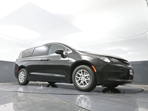 New 2026 Chrysler Voyager LX image 38