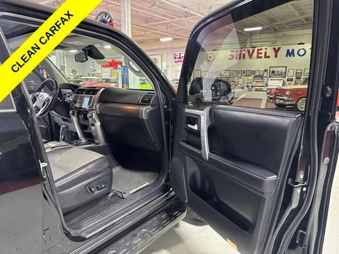 Used 2020 Toyota 4Runner SR5 Premium w/ Moonroof Package AWD/4WD image 41