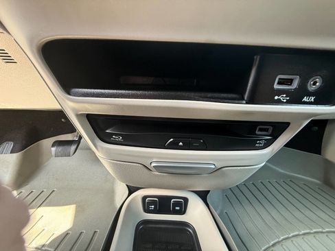 Used 2017 Chrysler Pacifica Touring-L Plus w/ Advanced Safetytec Group FWD image 38