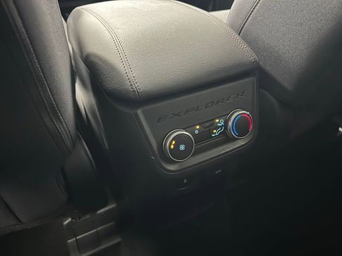 Used 2025 Ford Explorer Active AWD/4WD image 42