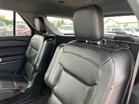 Used 2023 Ford Explorer XLT AWD/4WD image 23