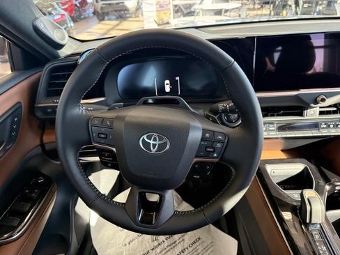 Used 2026 Toyota Crown Signia Limited w/ Advanced Technology Package image 12