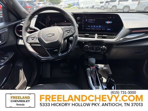 Used 2025 Chevrolet Trax RS w/ Sunroof Package FWD image 18