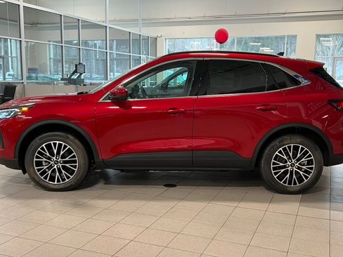 New 2024 Ford Escape SE w/ PHEV Premium Package FWD image 39