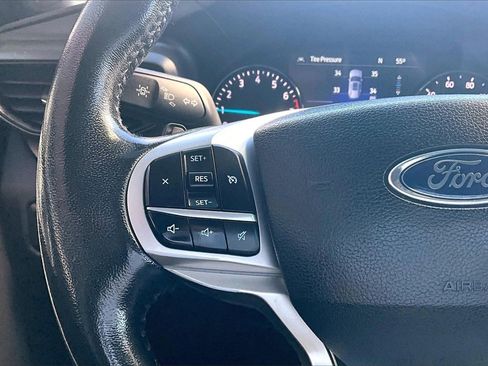 Used 2020 Ford Explorer XLT image 12