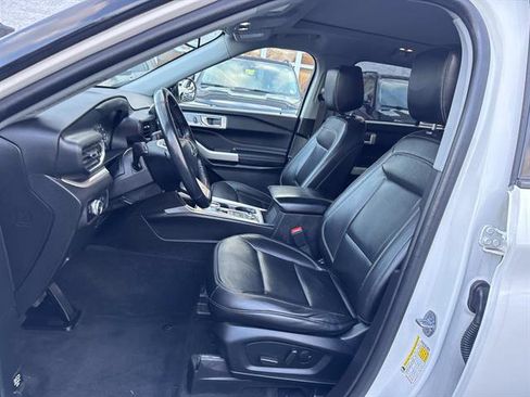 Used 2023 Ford Explorer XLT w/ Equipment Group 202A image 6