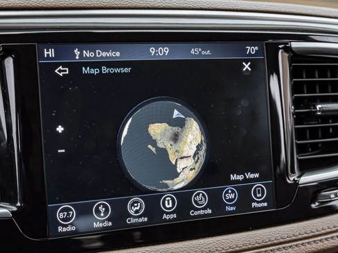 Used 2018 Chrysler Pacifica Limited image 34