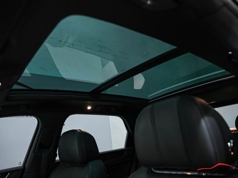 Used 2021 Bentley Bentayga AWD/4WD image 91