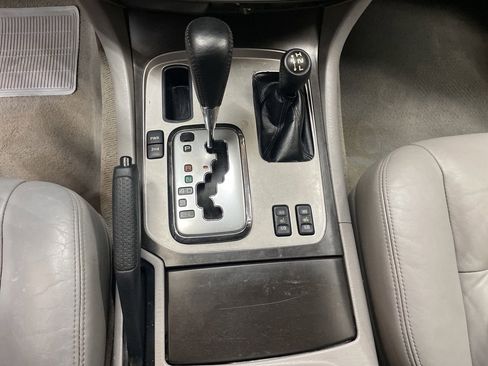 Used 2003 Toyota Land Cruiser image 25