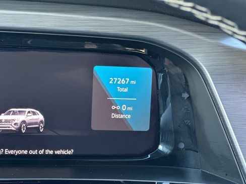 Used 2025 Volkswagen Atlas Cross Sport SE AWD/4WD image 29