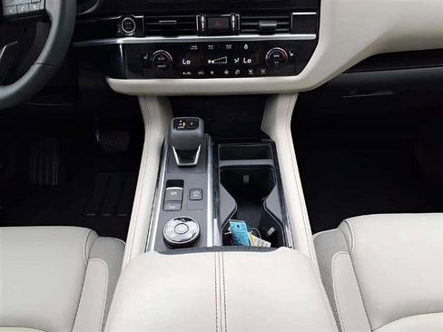 Certified 2023 Nissan Pathfinder SL w/ Lighting Package (N92) image 11