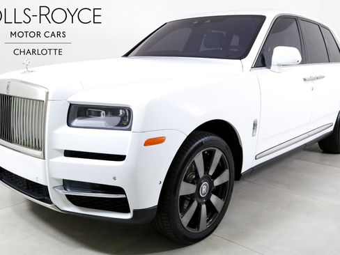 Used 2024 Rolls-Royce Cullinan AWD/4WD image 1