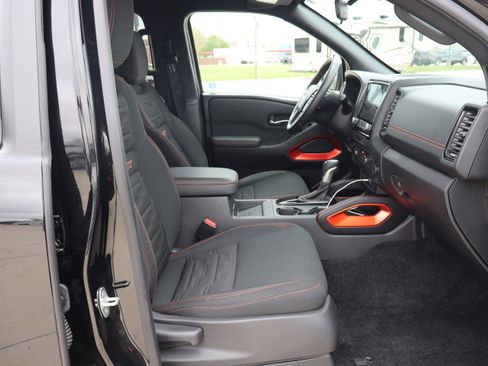 Used 2023 Nissan Frontier PRO-4X w/ Pro Convenience Package AWD/4WD image 12
