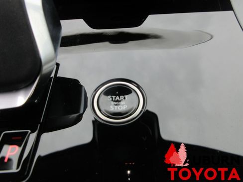 Used 2024 Land Rover Range Rover Sport SE image 22