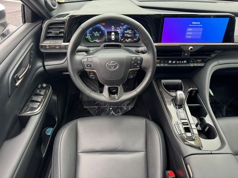 Certified 2025 Toyota Crown Limited image 14