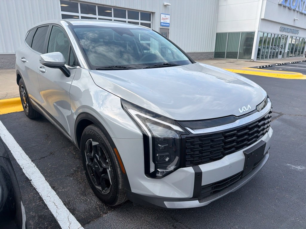 Used 2026 Kia Sportage EX FWD image 3