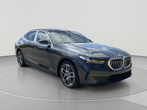Used 2024 BMW i5 eDrive40i w/ M Sport Package RWD image 7
