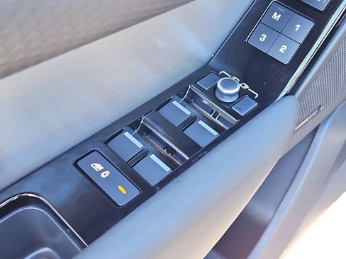 Used 2023 Land Rover Range Rover Velar R-Dynamic S image 30