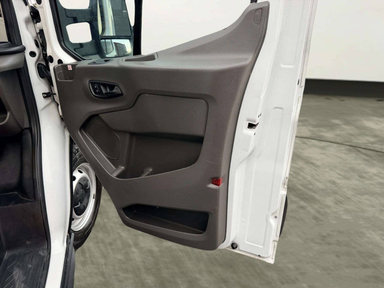 Used 2020 Ford Transit 250 Medium Roof RWD image 28
