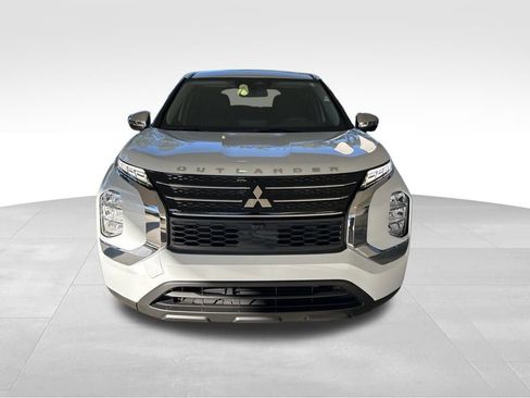 Used 2022 Mitsubishi Outlander ES image 12