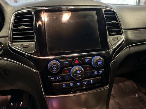 Used 2019 Jeep Grand Cherokee Limited RWD image 25