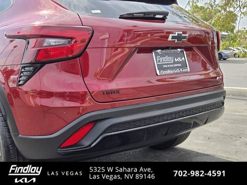 Used 2025 Chevrolet Trax RS w/ Sunroof Package FWD image 7