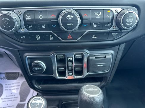 Used 2021 Jeep Gladiator Sport image 16