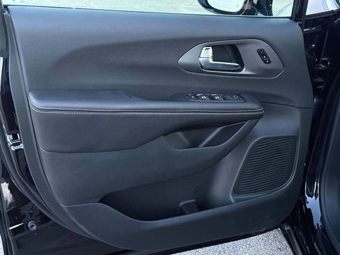 New 2026 Chrysler Pacifica Select image 28