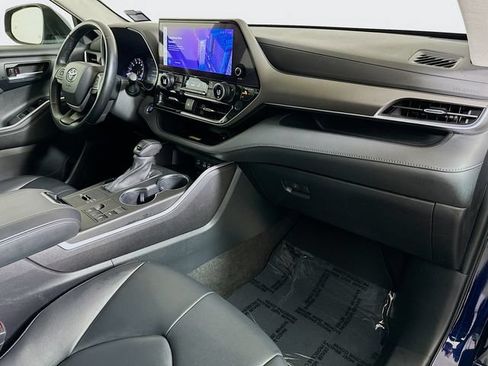 Used 2023 Toyota Highlander XLE FWD image 29