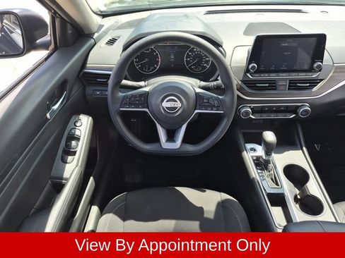 Used 2025 Nissan Altima 2.5 SV FWD image 25