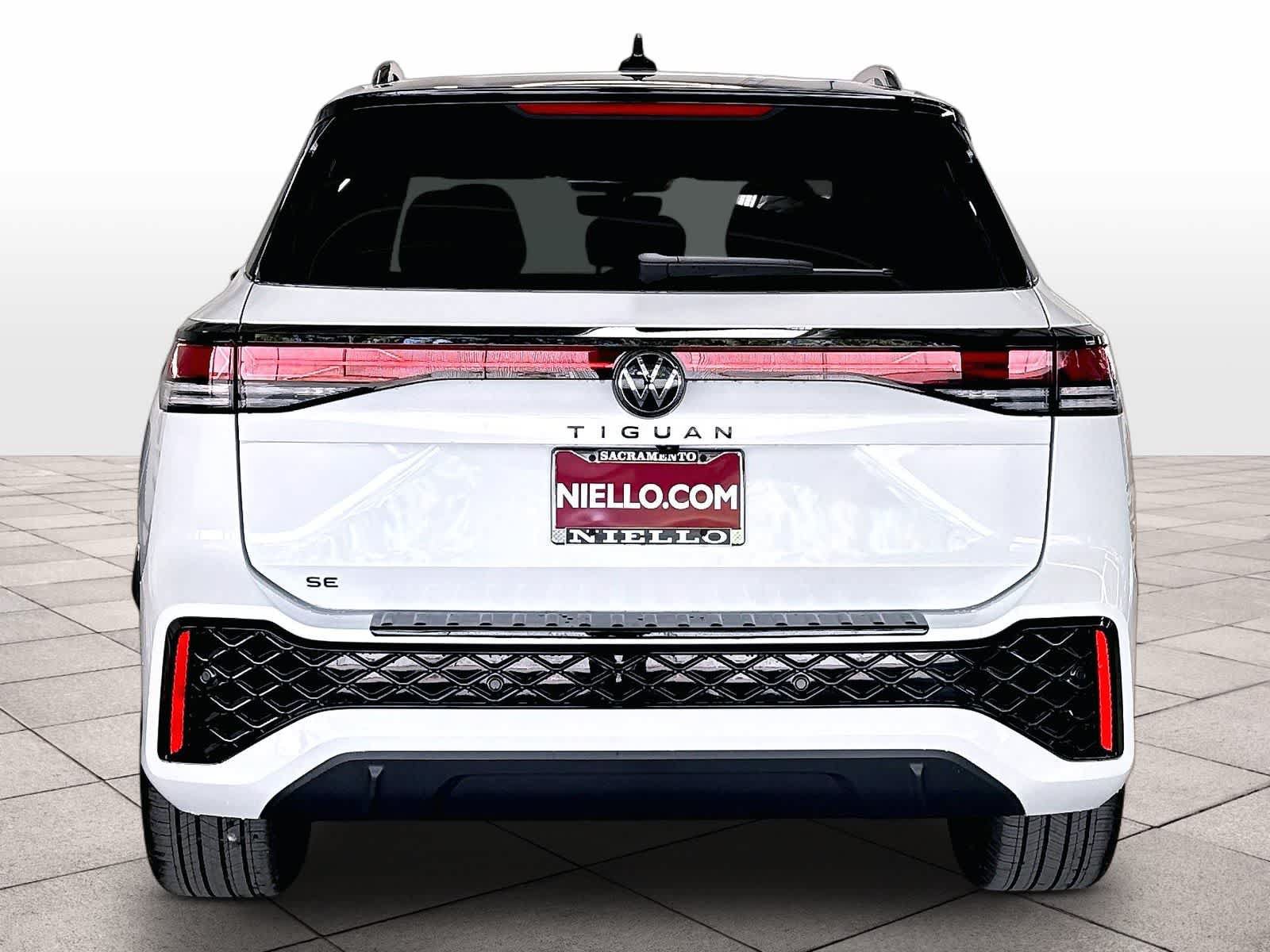 New 2026 Volkswagen Tiguan SE R-Line FWD image 4