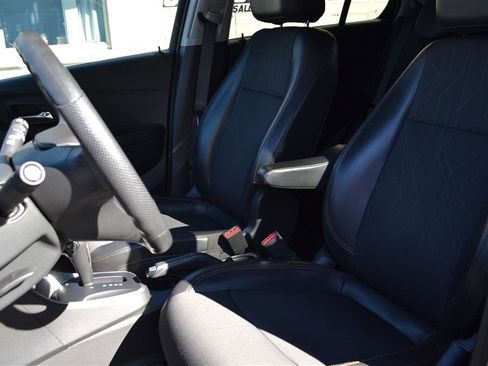 Used 2021 Chevrolet Trax LT image 10