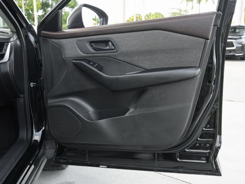 Used 2023 Nissan Rogue S AWD/4WD image 37
