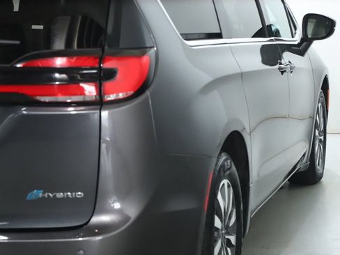 Used 2023 Chrysler Pacifica Touring-L FWD image 44