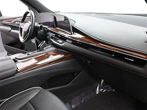 Used 2022 Cadillac Escalade Premium Luxury image 27