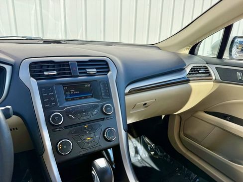 Used 2016 Ford Fusion SE w/ Equipment Group 202A image 19