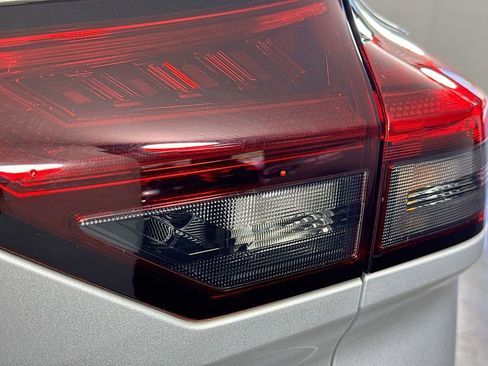 Used 2023 Nissan Rogue SL w/ SL Premium Package image 33